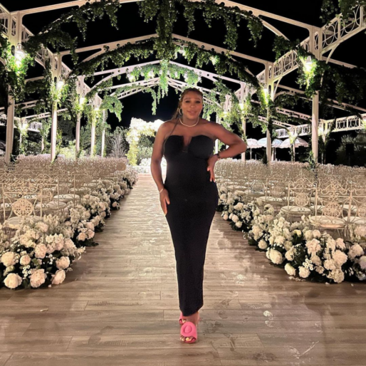 Serena Williams stylishly shows off baby bump in new pics
